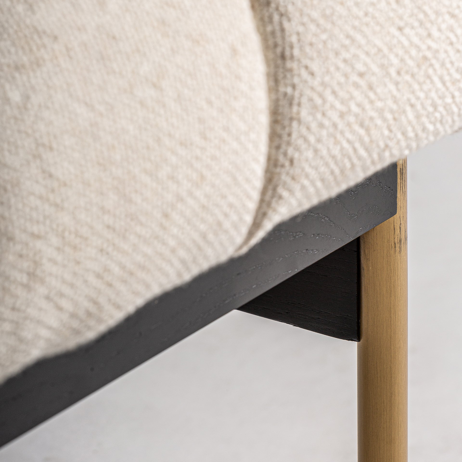 LAUGAR ARMCHAIR